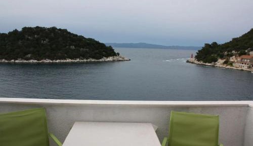 One-Bedroom Apartment with Sea View