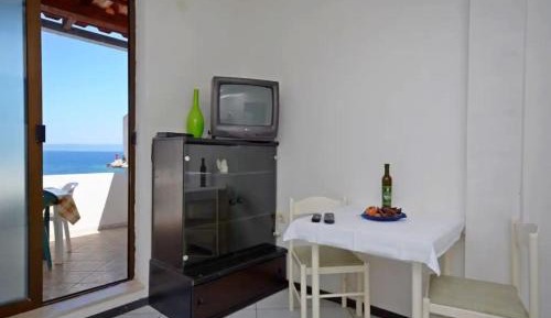 One-Bedroom Apartment with Balcony