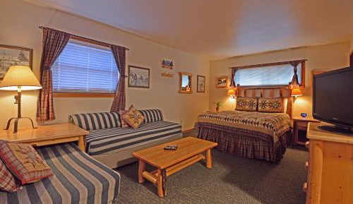 Large Lakeside Studio