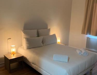 Double Room with Street View