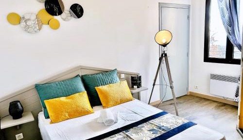 Quadruple Room with Private Bathroom