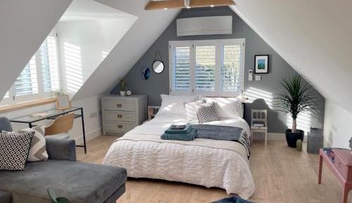 King Studio with Sofa Bed