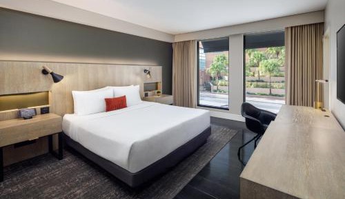 Cozy Standard King Roll-In Shower