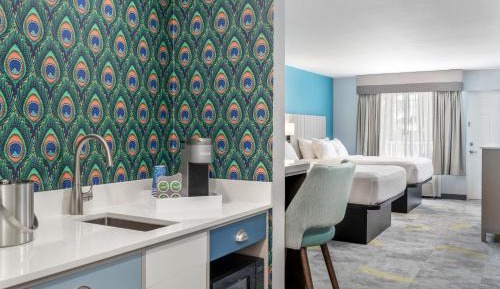 Standard Queen Room