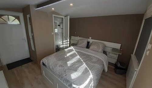 Studio with Mountain View