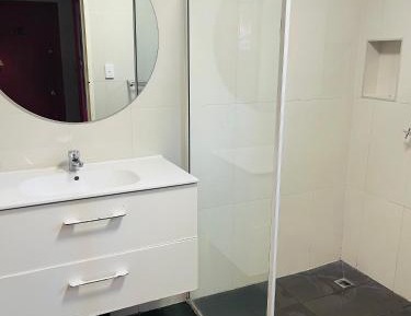 Budget Single Room with Shared Bathroom