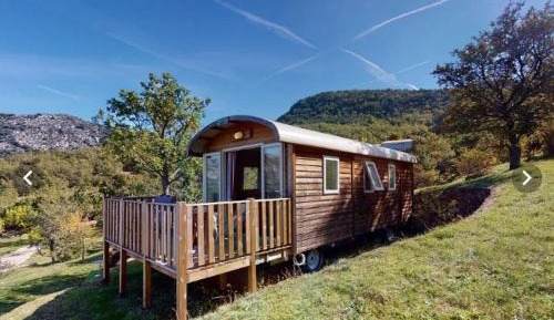 Roulotte (countryside view) - 2 bedrooms - 2 adults and 2 children