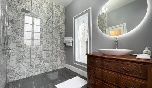 Double Room with Private Bathroom