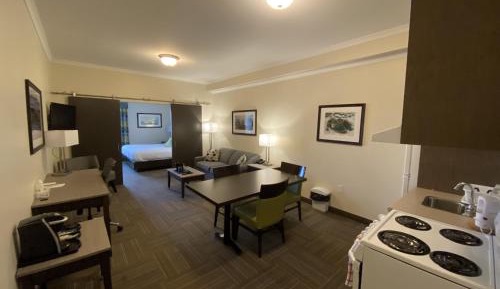 Queen Suite with Spa Bath