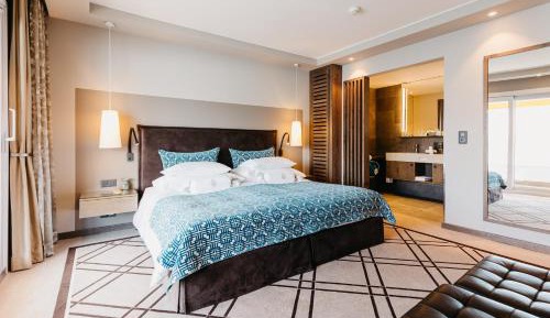 Eiger Junior Suite with Lake View 