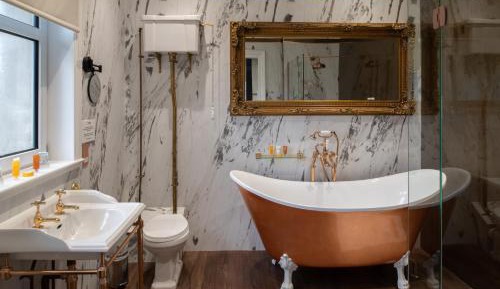 Family Room (2 Adults + 2 Children)