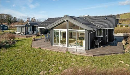 Three-Bedroom Vacation Home 