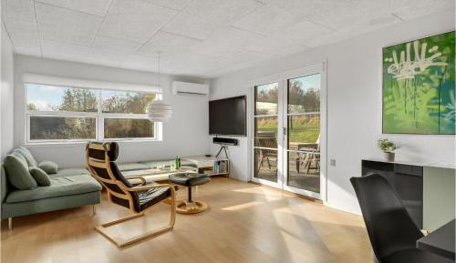 Three-Bedroom Vacation Home 