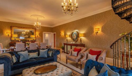 Four-Bedroom Penthouse Apartment