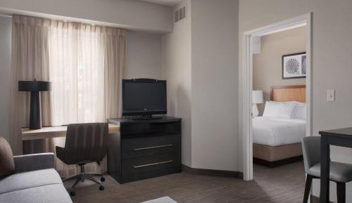 One-Bedroom Queen Suite