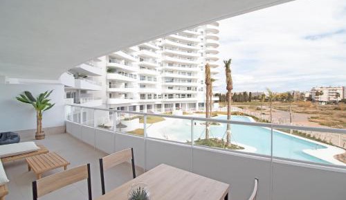 Apartment with Pool View 