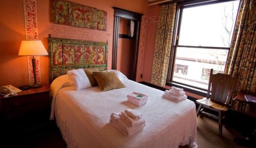 Queen Room with Common Bathroom