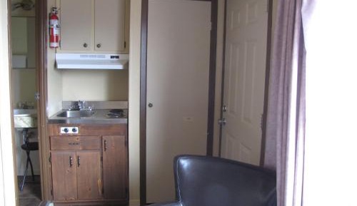  Queen Room with Kitchenette