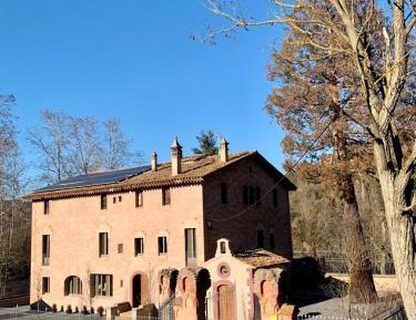 Eight-Bedroom House