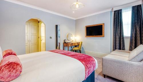 Family Room (2 Adults + 2 Children)