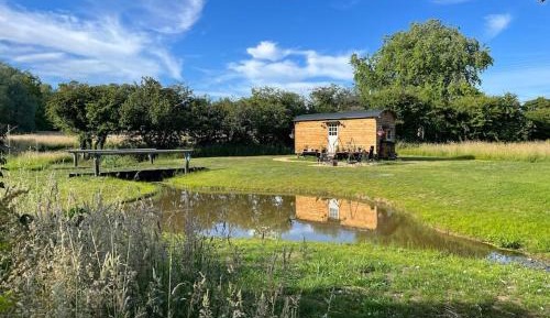 Holiday Home - Mountbatten Shepherds hut