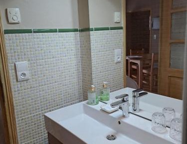 Deluxe Double Room with Shower
