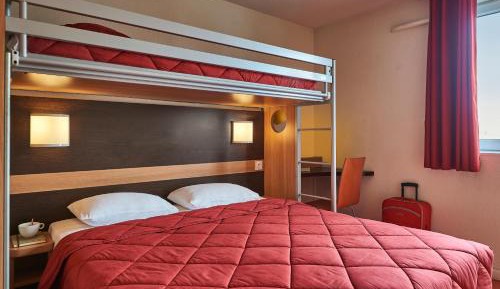 Triple Room (1 Double Bed + 1 Single Bed)