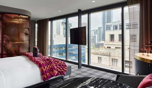 Premium Room, Larger Guest Room, 1 King, Corner Room