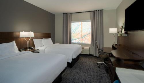 Queen Room with Two Queen Beds and Roll-In Shower - Mobility Access