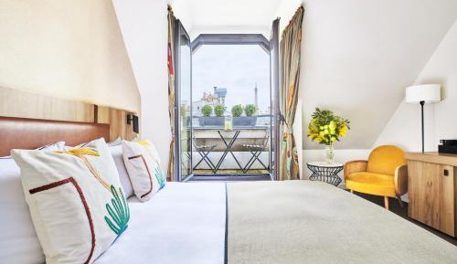 Superior Room with Balcony Eiffel Tower view