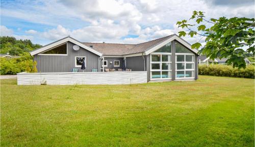 Three-Bedroom Vacation Home 