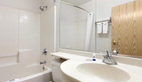 Queen Room - Non-Smoking