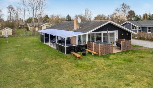 Three-Bedroom Vacation Home 
