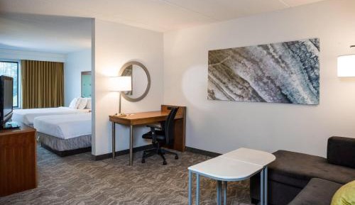 One-Bedroom Suite with Two Double Beds and Bathtub - Mobility Access/Communication Assistance