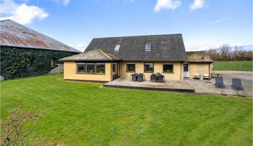 Five-Bedroom Holiday Home