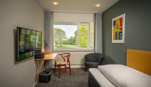 Single Room with Lake View