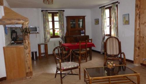 Apartment with Mountain View