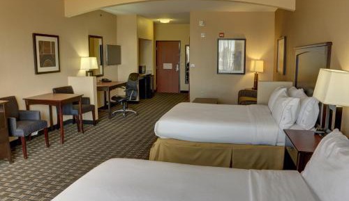 Queen Suite with Two Queen Beds and Sofa Bed