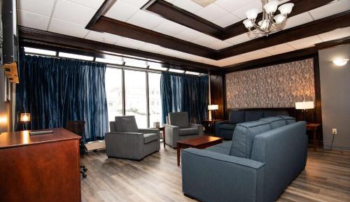 King Suite with Two Sofa Beds, Spa Bath and Kitchenette - Non-Smoking
