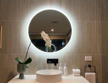 The Treehouse - Luxury Spa Bath Villa