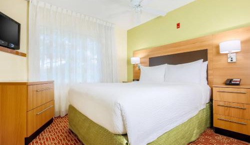 One Bedroom Queen Suite