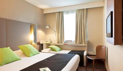 Standard Double Room with One Single Bed - Up to Ten Years