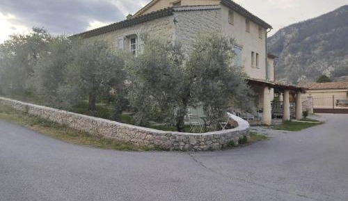 Apartment with Mountain View