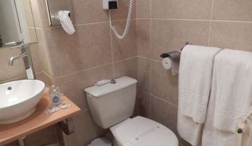 Triple Room (1 Double Bed + 1 Single Bed)