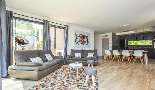 Three-Bedroom Vacation Home 