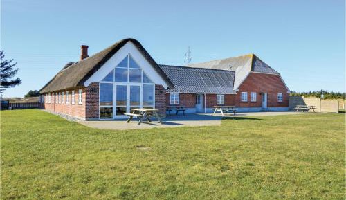Eight-Bedroom Holiday Home