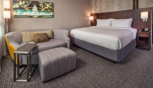King Room with Bathtub and Sofa Bed - Mobility Access