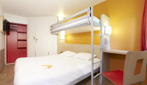 Triple Room (1 double bed and 1 single bed)