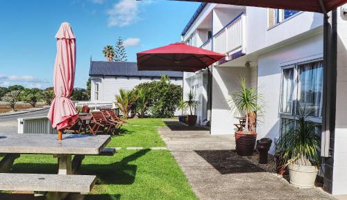 One Bedroom Ground Floor Apartment - Queen Bed