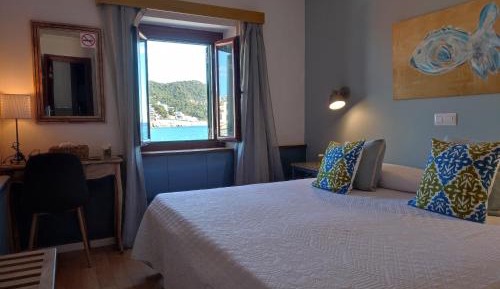 Double or Twin Room with Sea View